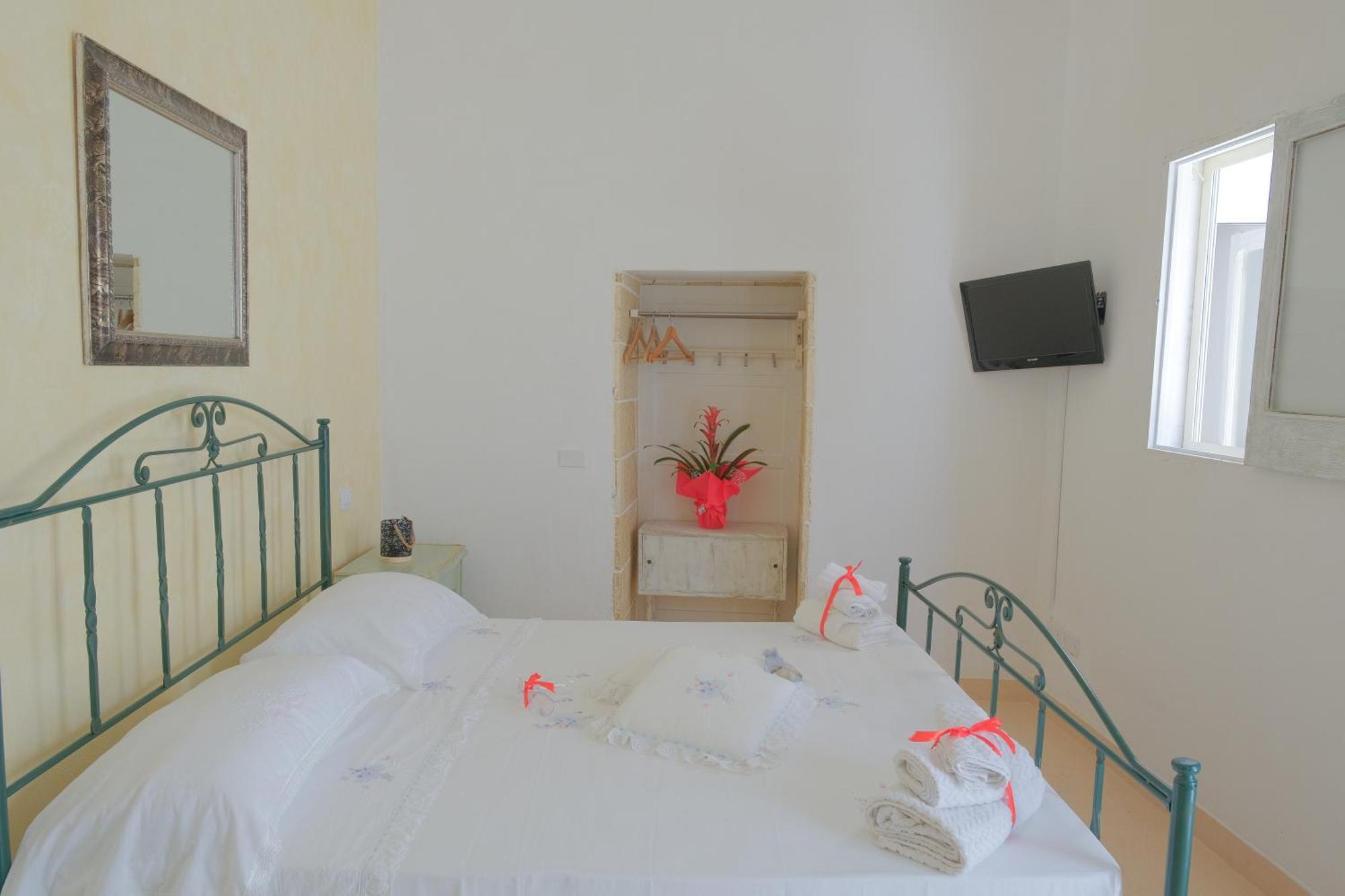 I Ricordi Di Anna Bed & Breakfast อเลซิโอ ภายนอก รูปภาพ